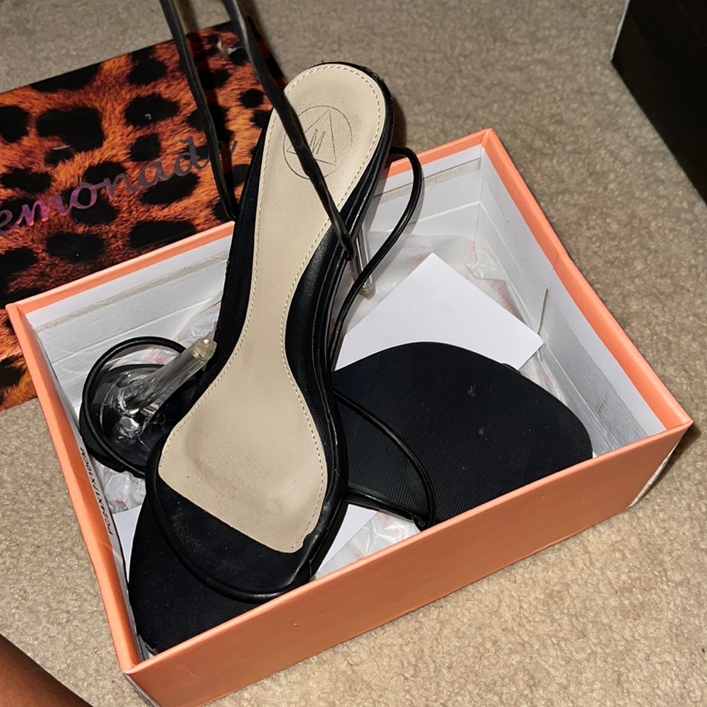 Black Heel with Clear Heel Detailing (Minimal Wear)
